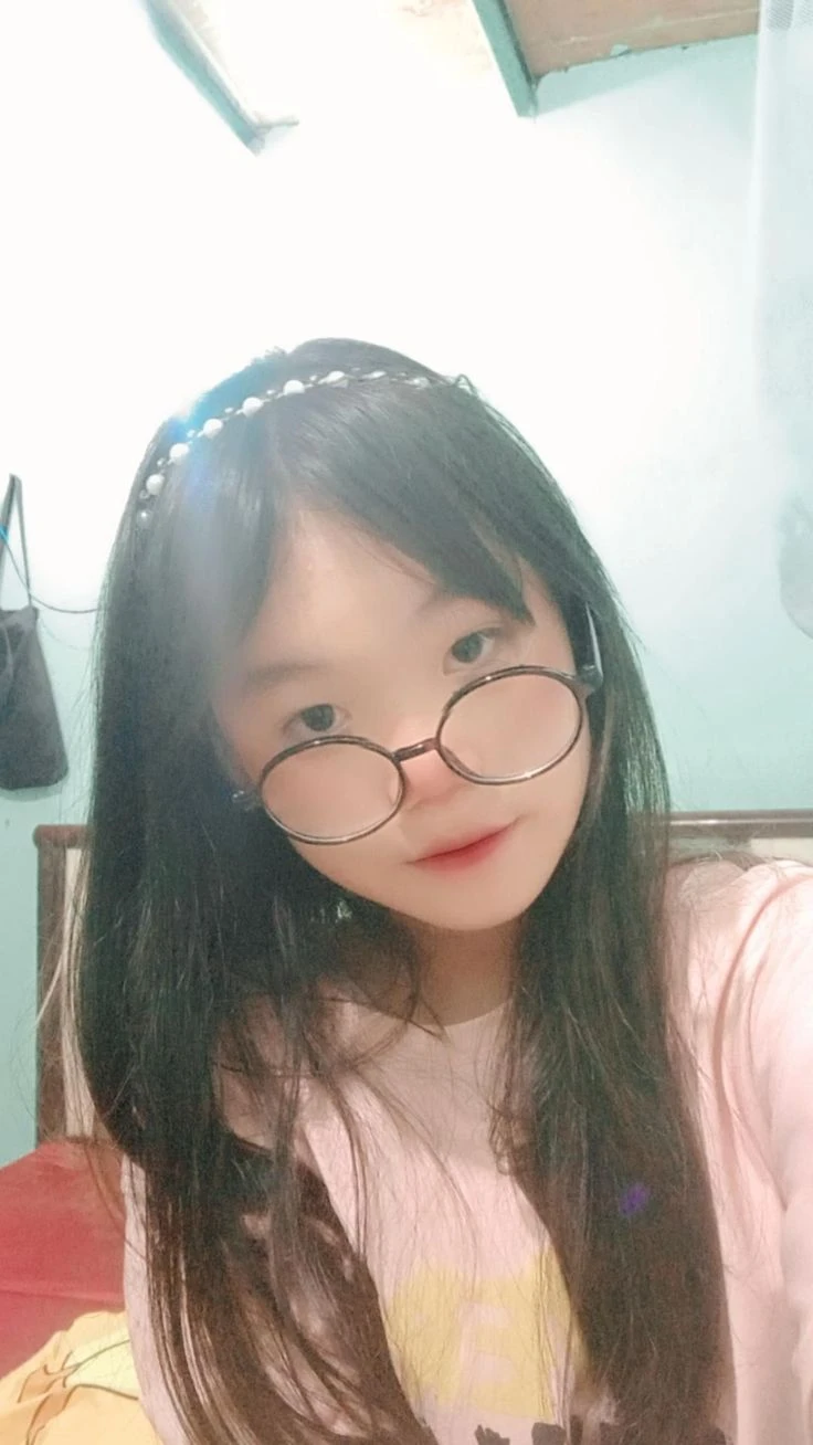 Hình ảnh cô gái 2k9 với phong cách thời trang hiện đại