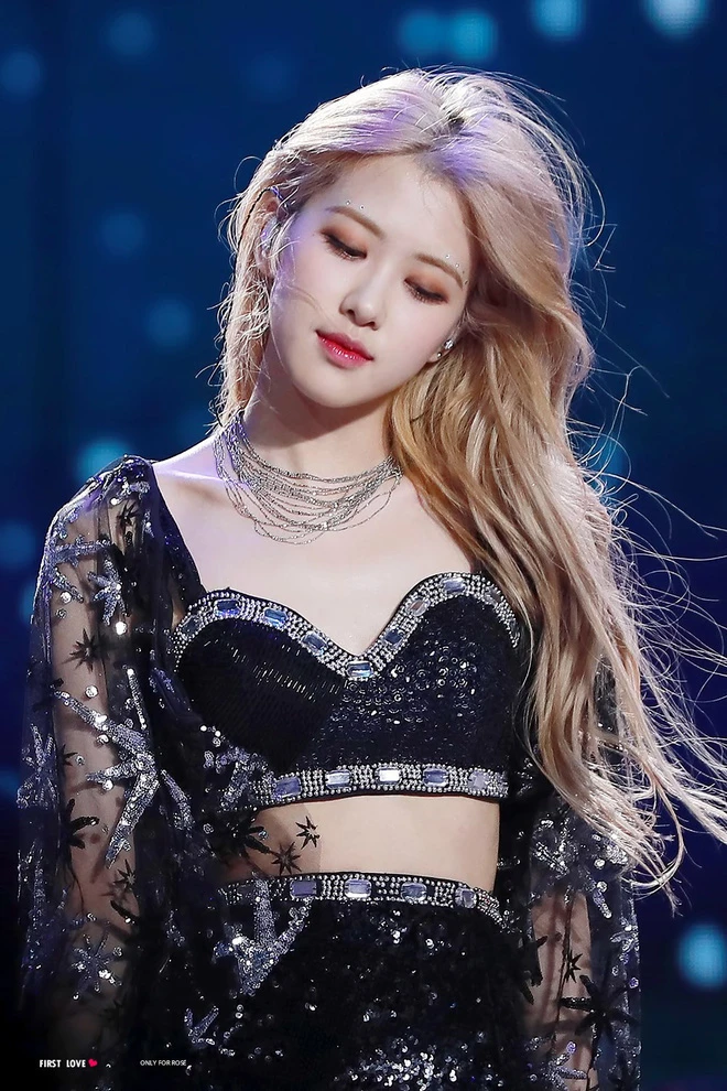 Rose trong trang phục thời trang