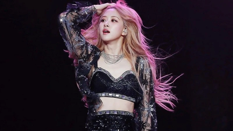 Rosé trong một outfit nổi bật