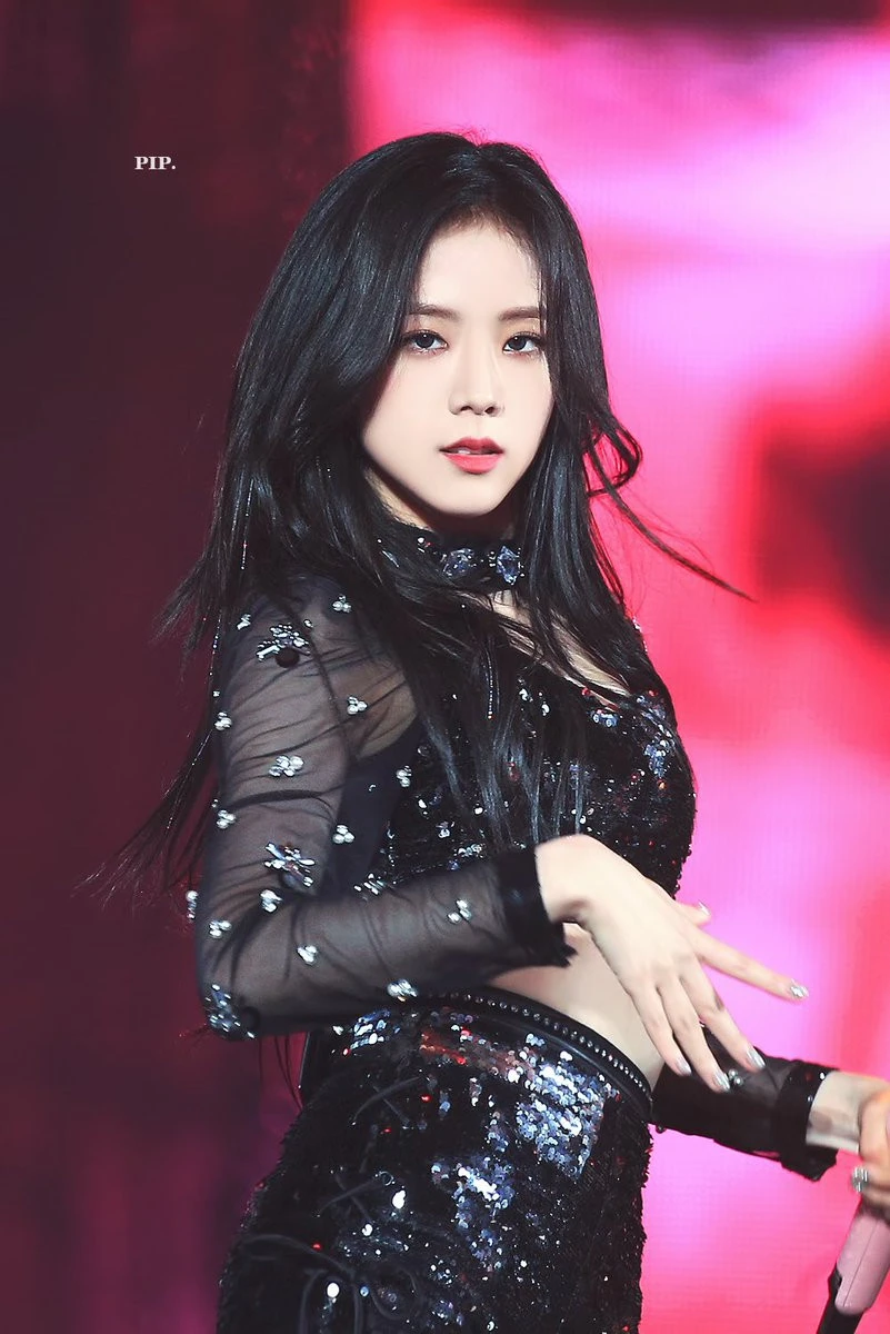 Jisoo mạnh mẽ 8