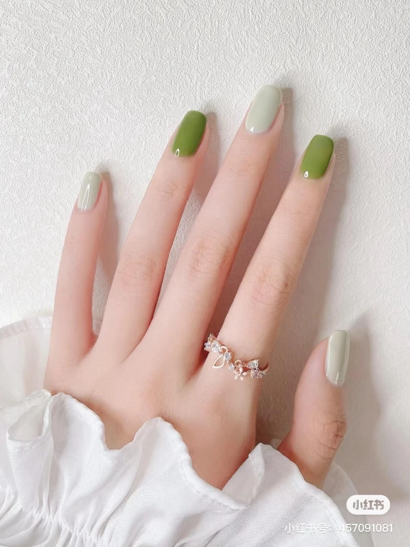 Mẫu nail xanh bơ với họa tiết