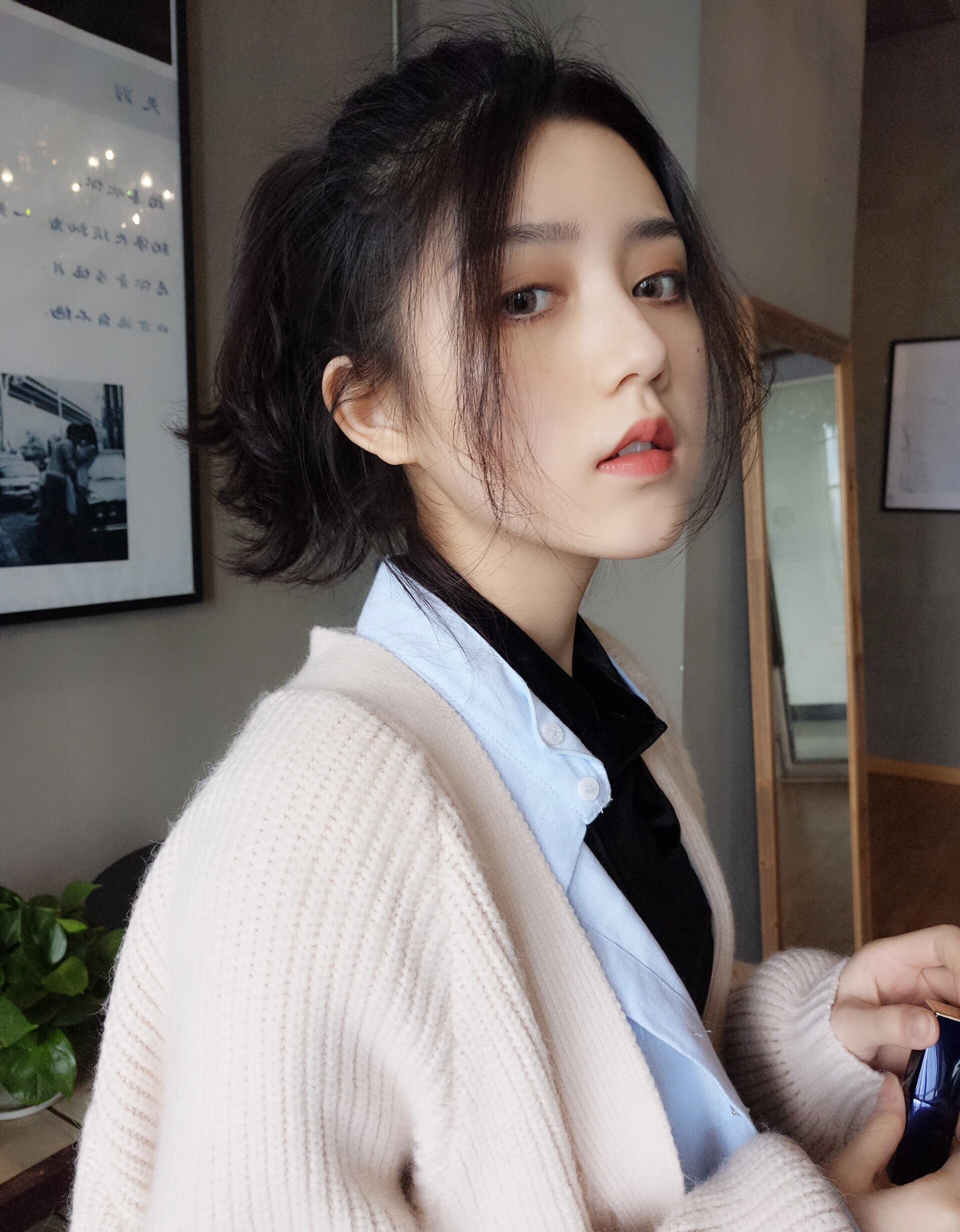 Hình ảnh cô gái xinh đẹp