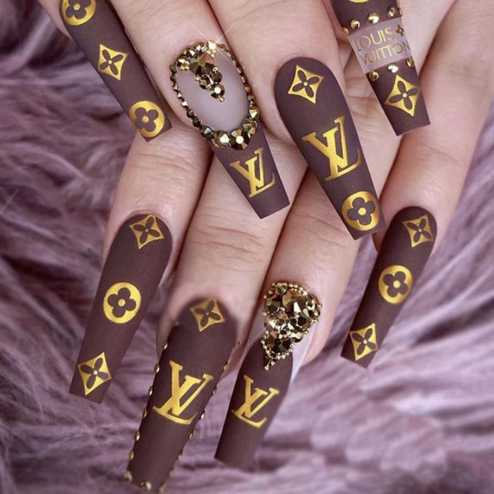 Mẫu nail LV sang trọng