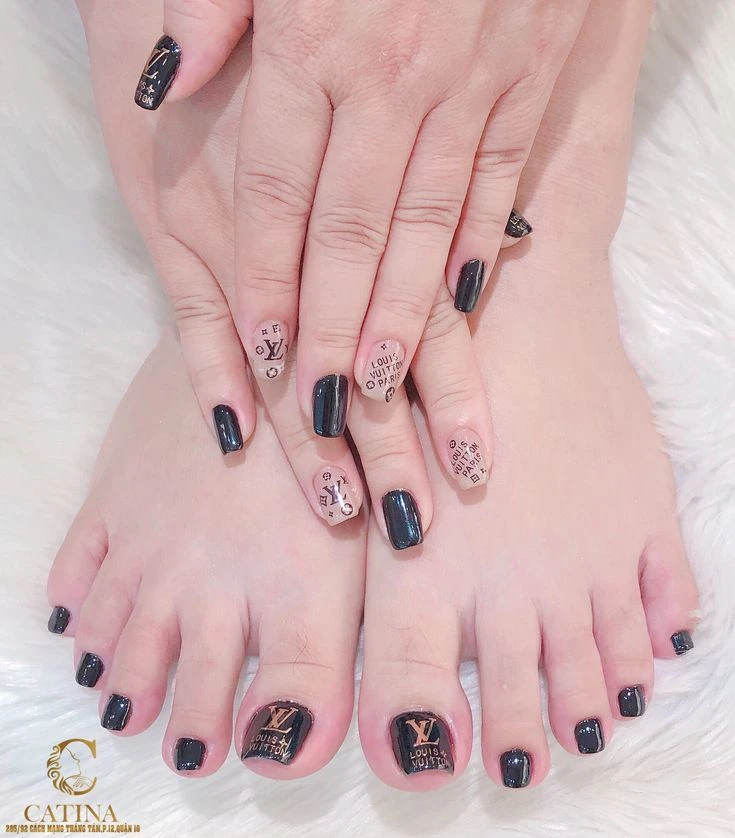 Mẫu nail phá cách