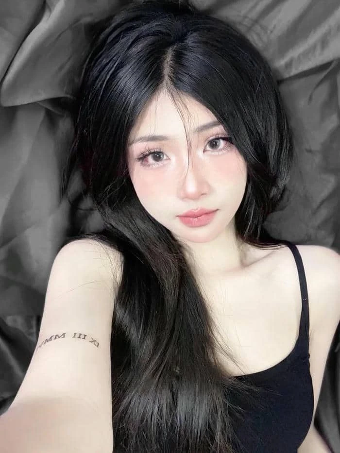 Cô gái tự tin và quyến rũ