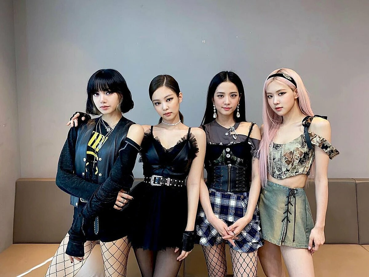 Tham gia các sự kiện fan meeting