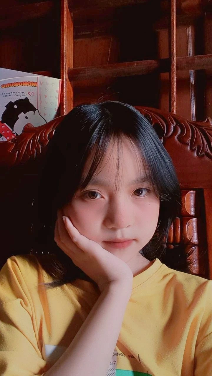 Cô gái tạo dáng sáng tạo
