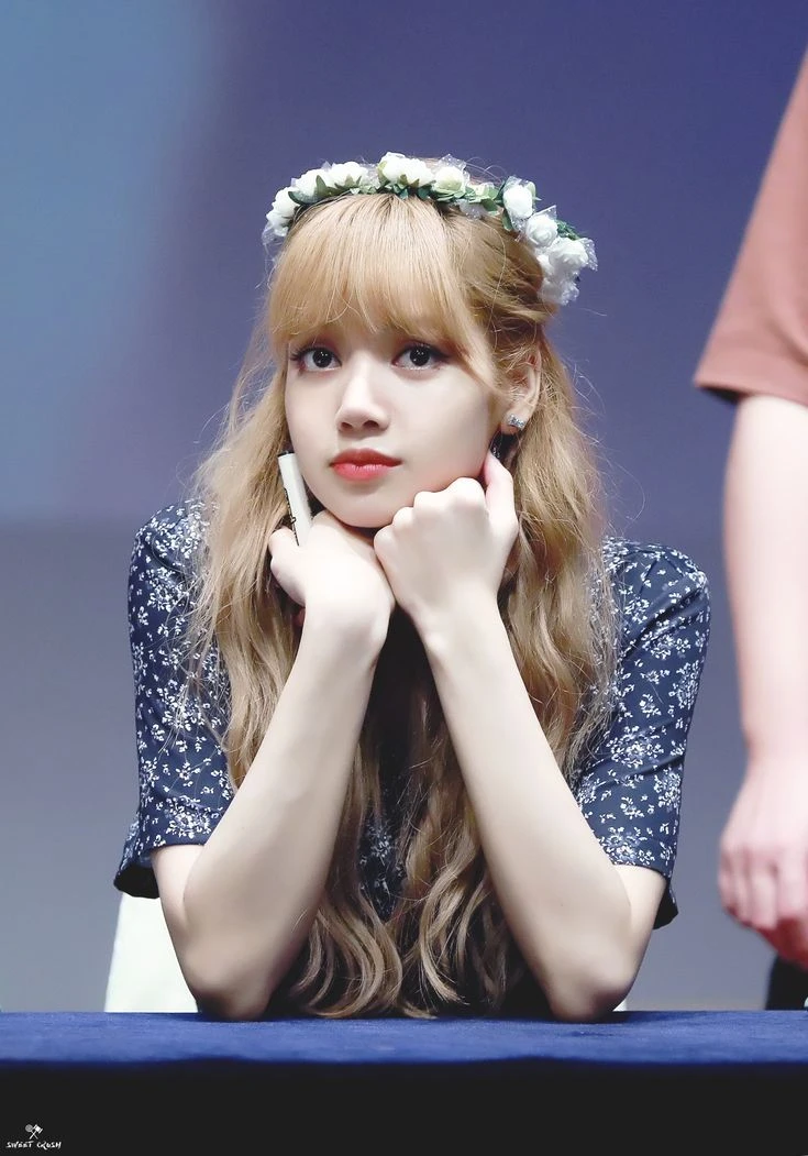 Lisa đang biểu diễn