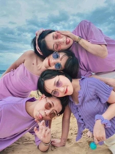 Chụp ảnh nhóm 4 người ngầu