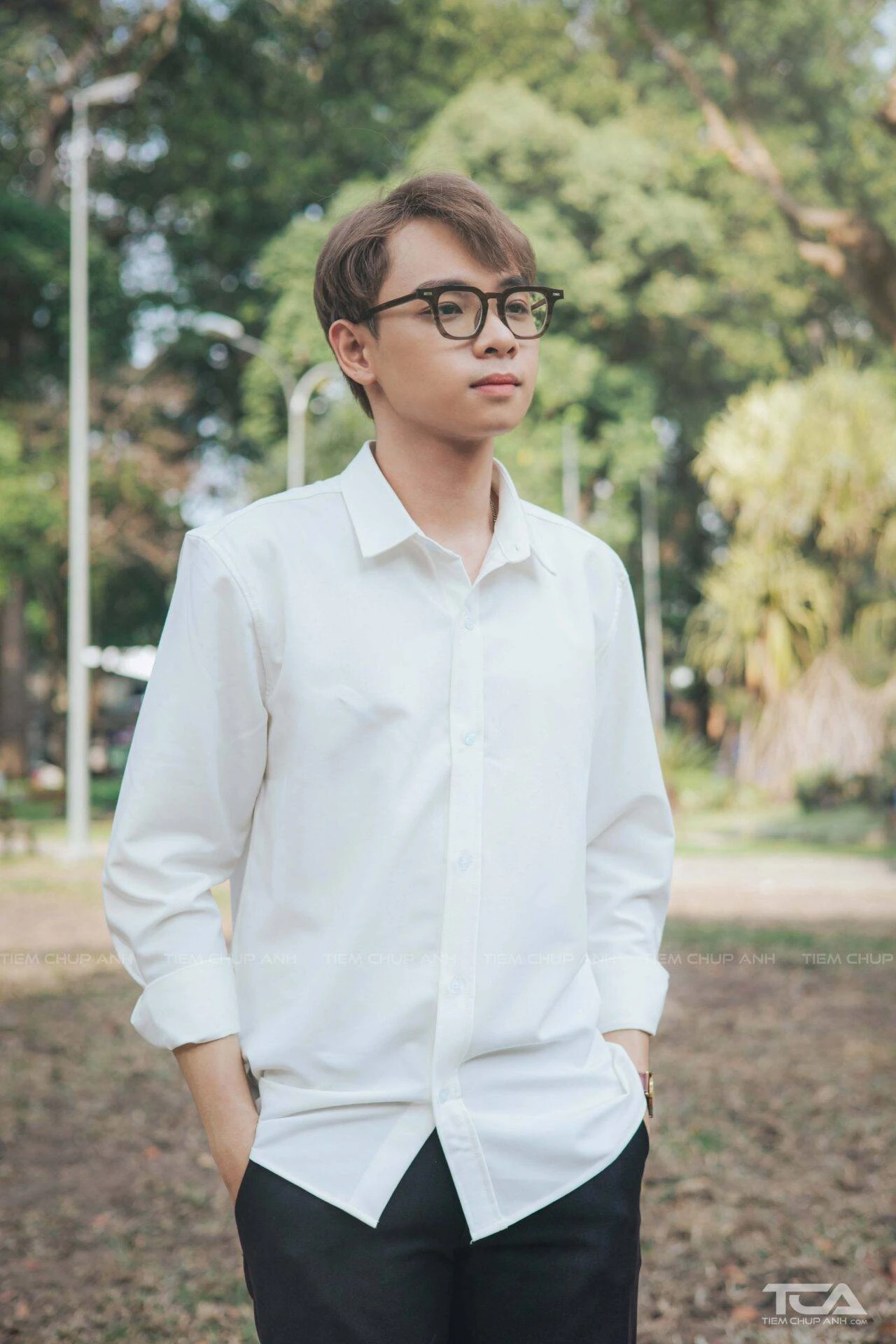 Tạo dáng đứng tự tin