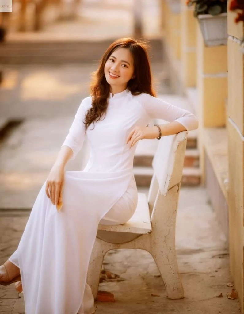 Tạo dáng với nón lá