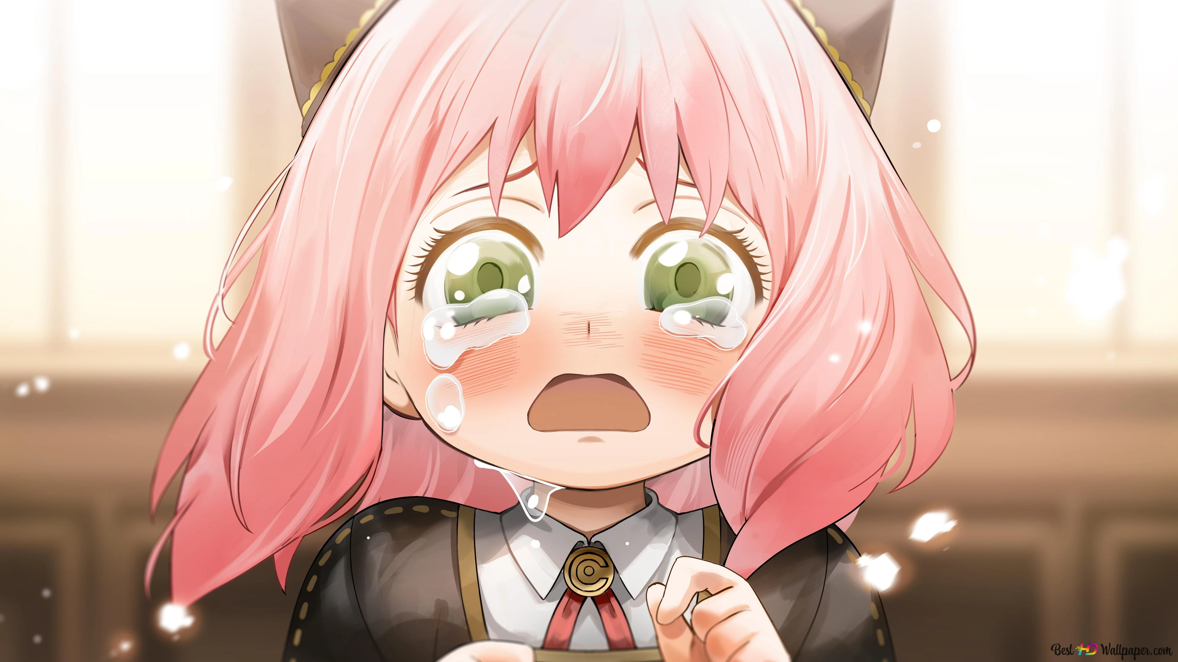 Anya với đôi mắt rưng rưng