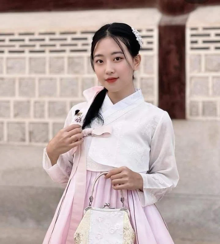 Thảo Lee trong chiếc váy xinh đẹp