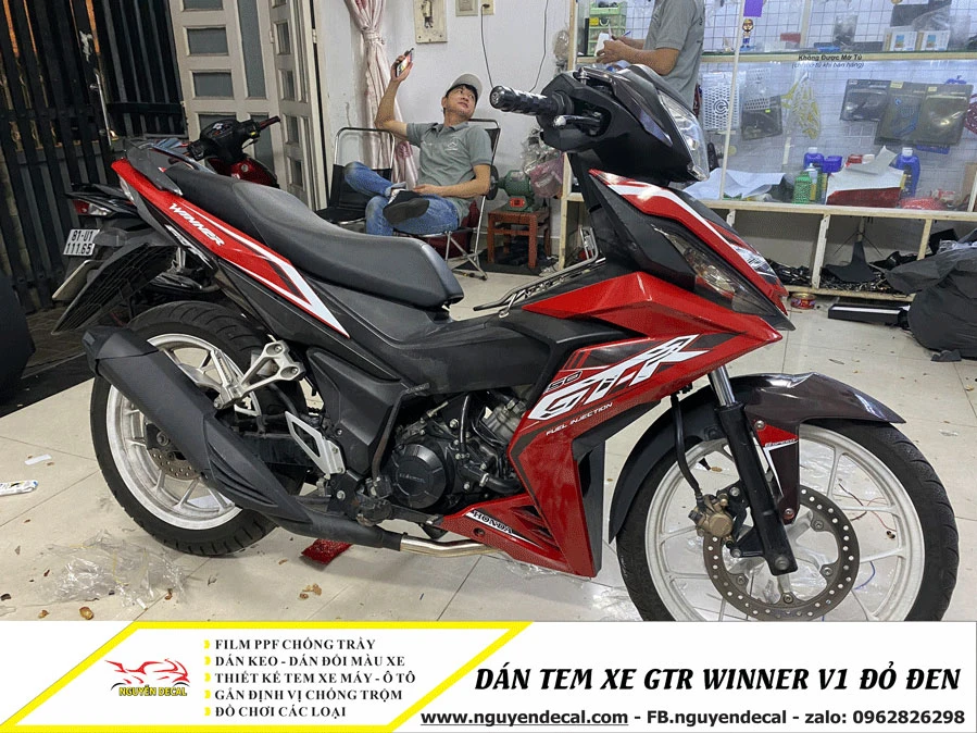 Tem xe Winner V1 đỏ đen