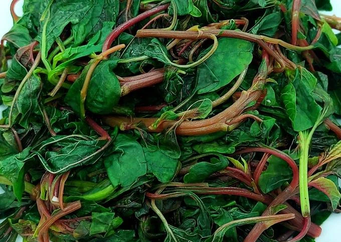 Rau dền luộc xanh giòn