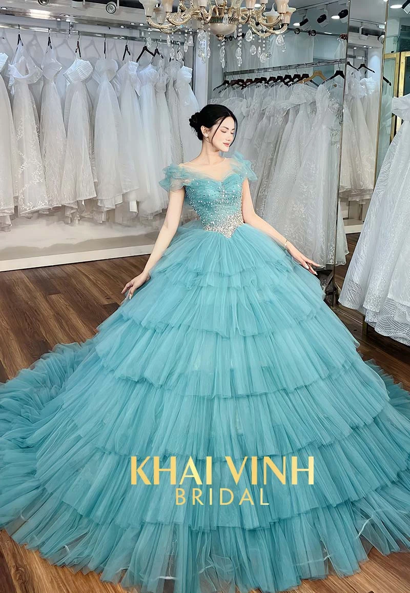 Váy cưới xòe xếp ly