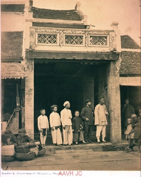 Hình ảnh 4: Người dân Huế tưởng nhớ sự kiện thất thủ Kinh thành