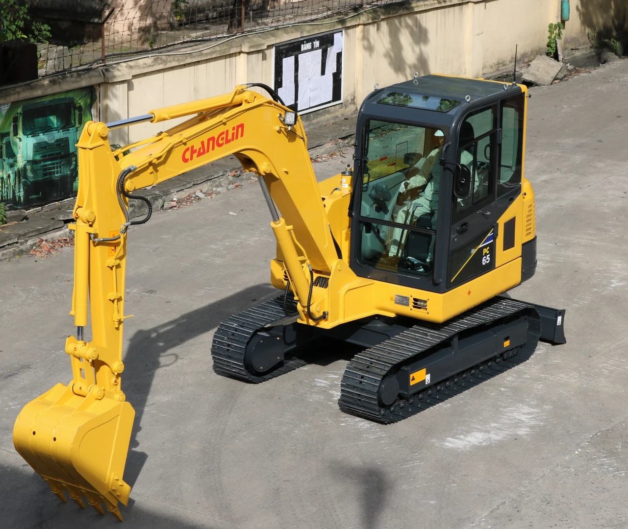 Xe cuốc Komatsu PC65