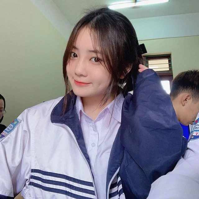 Nữ sinh trong khoảnh khắc vui vẻ