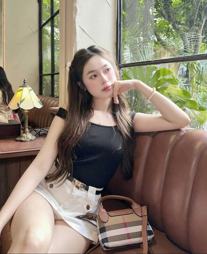 Gái xinh trong trang phục giản dị