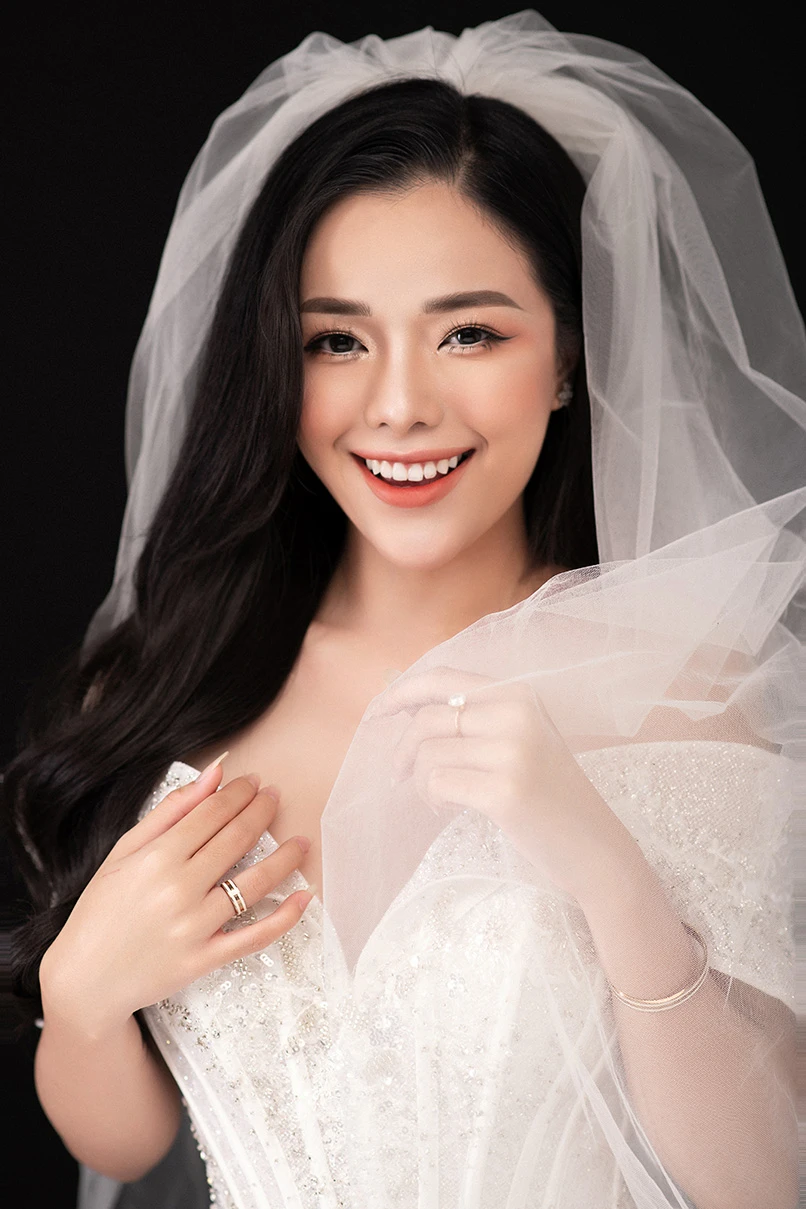 Cô dâu đơn năng động