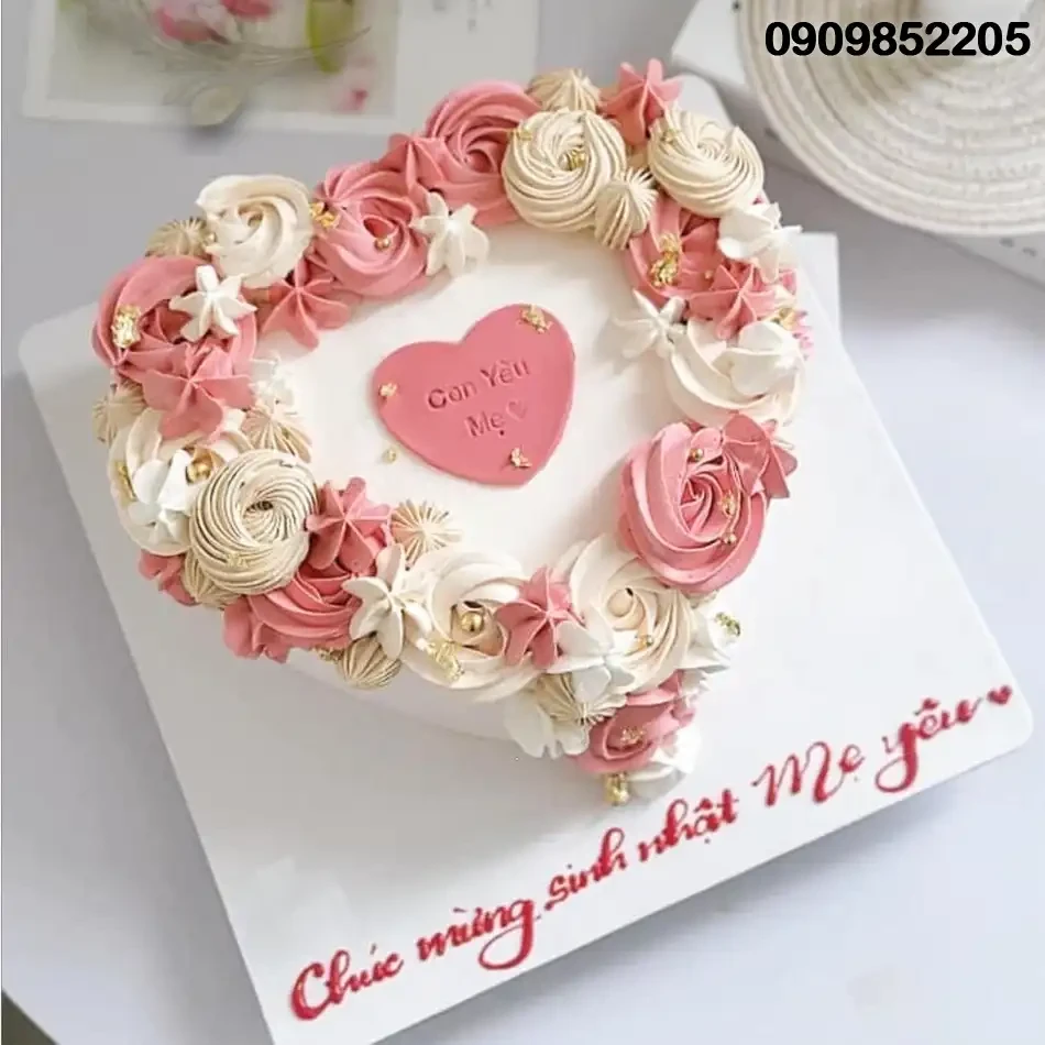 Bánh sinh nhật hình trái tim in hình