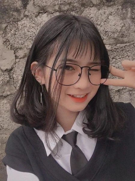 Gái cute đeo kính 4