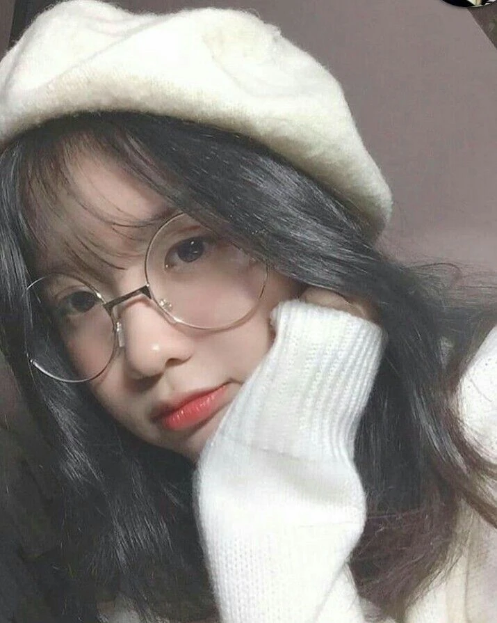Gái cute đeo kính 6