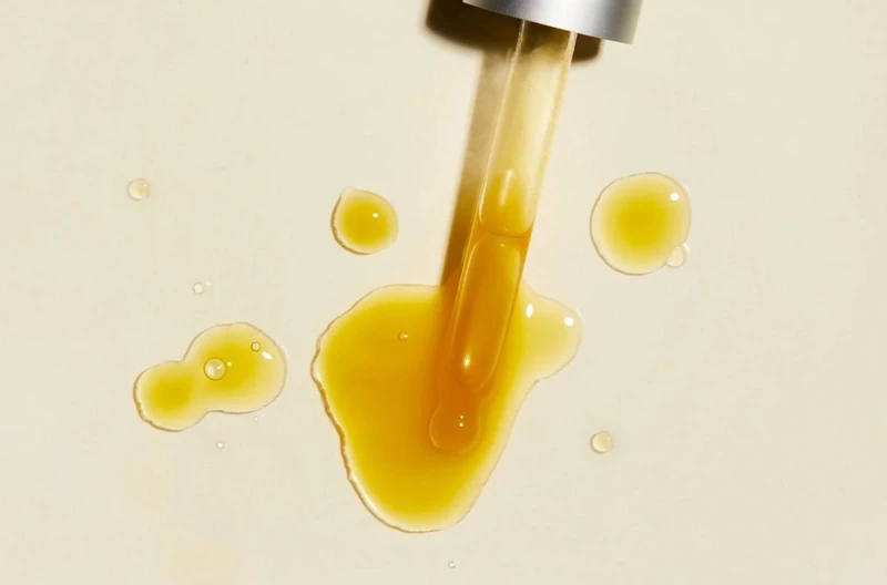 Serum Vitamin C chuyển màu vàng