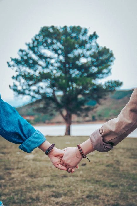 Đôi bàn tay trong lễ cưới