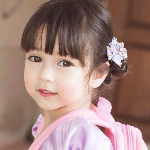Bé cười dễ thương