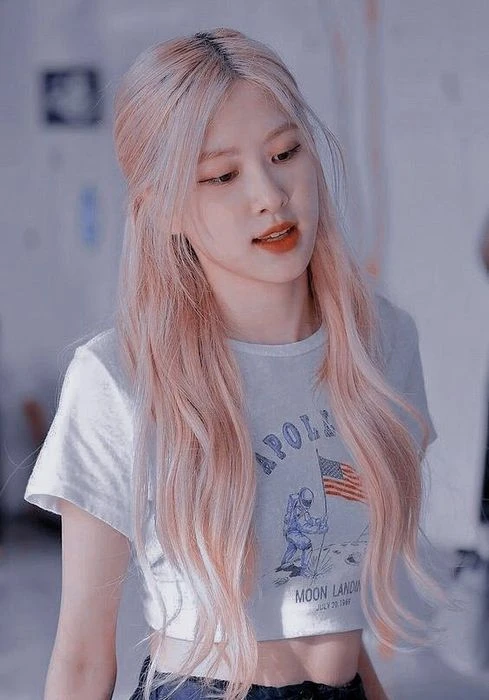 Ảnh Rosé cười tỏa nắng