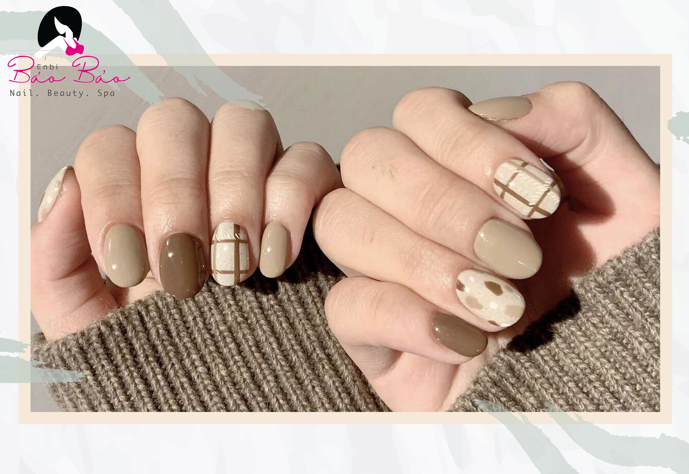 Mẫu nail vintage với họa tiết cổ điển