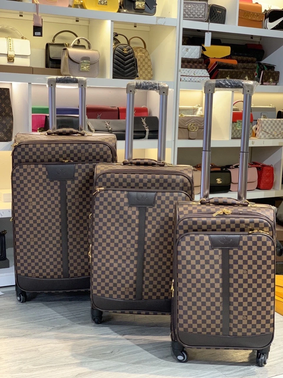 Vali kéo Louis Vuitton
