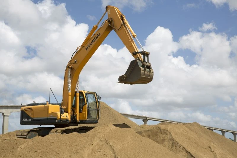 Hình ảnh máy xúc tại công trường