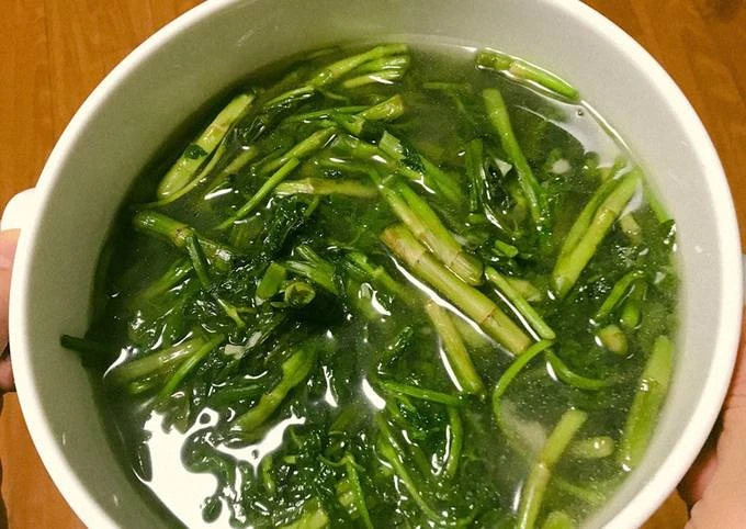 Canh rau cần với cá - Hình ảnh minh họa