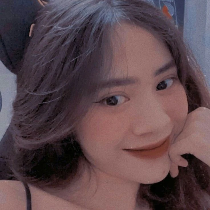 Ngọc Matcha trong bộ trang phục tươi sáng