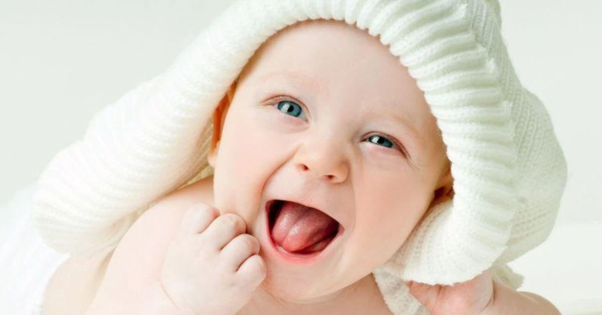 Hình nền em bé 8