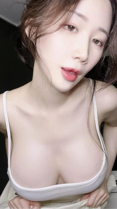 Gái xinh ngực to