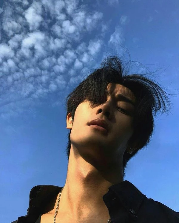 Chụp ảnh selfie với biểu cảm tự nhiên