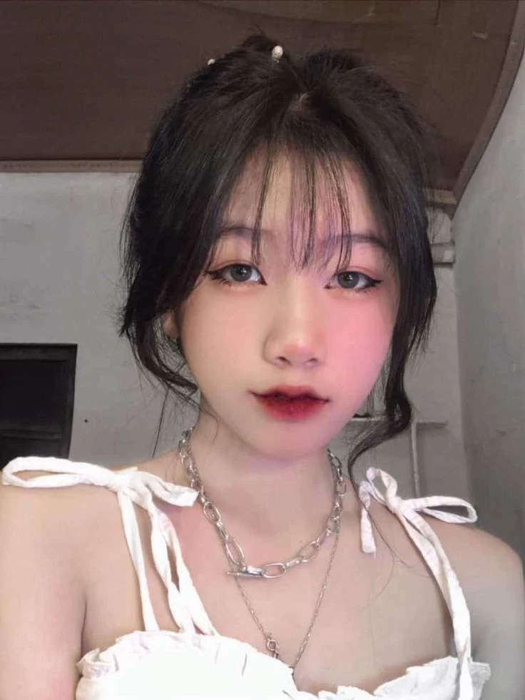Hình ảnh cô gái nghệ thuật