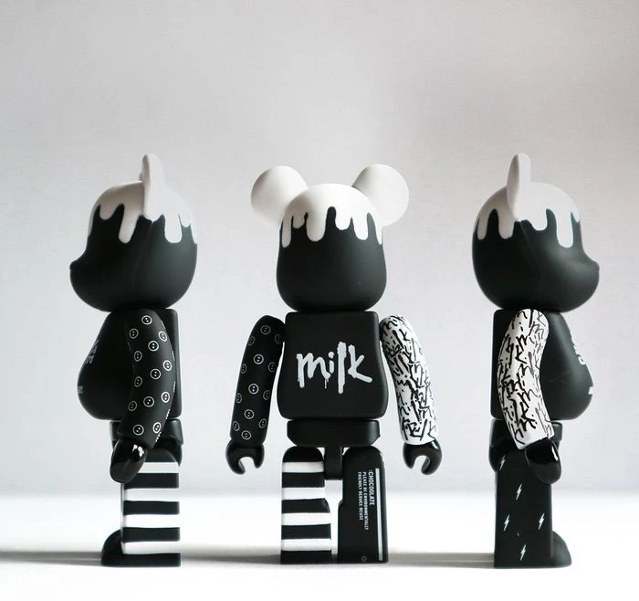 Hình nền Bearbrick kết nối cộng đồng