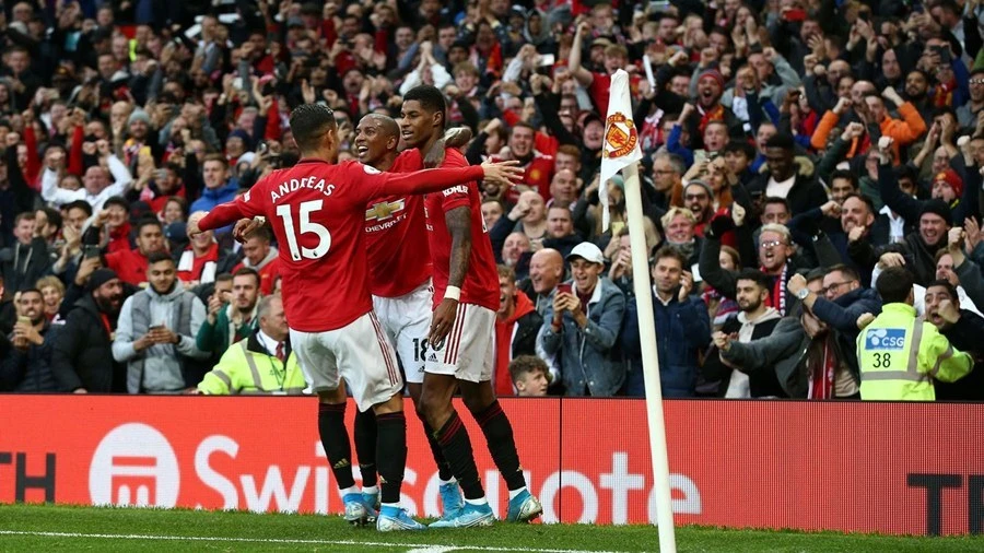 Rashford trong trận đấu với Liverpool