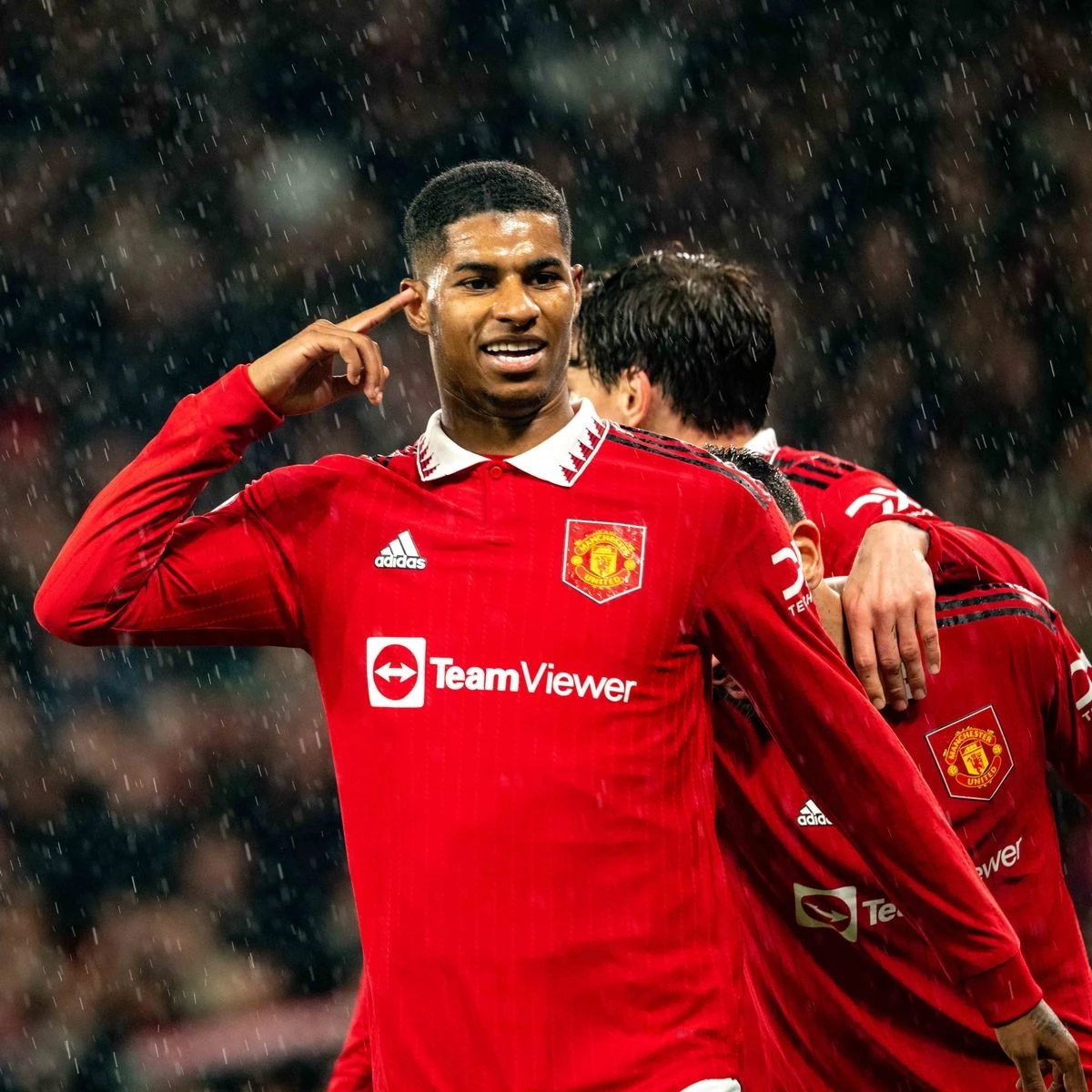 Rashford ăn mừng sau bàn thắng