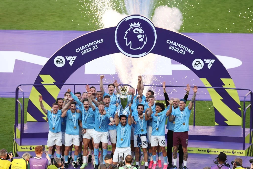 Man City ăn mừng chức vô địch
