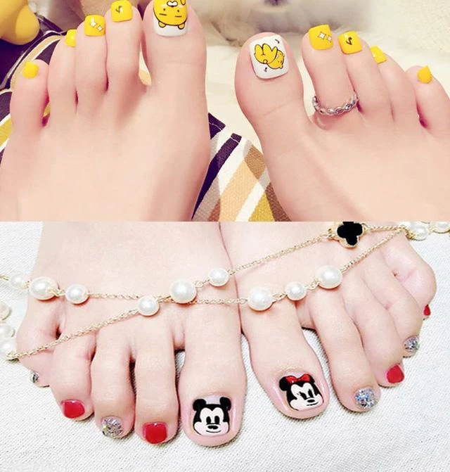 Móng chân kẻ sọc đơn giản