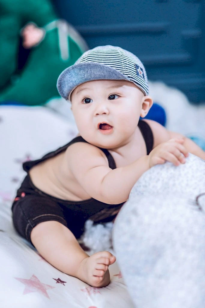 Hình nền bé trai dễ thương