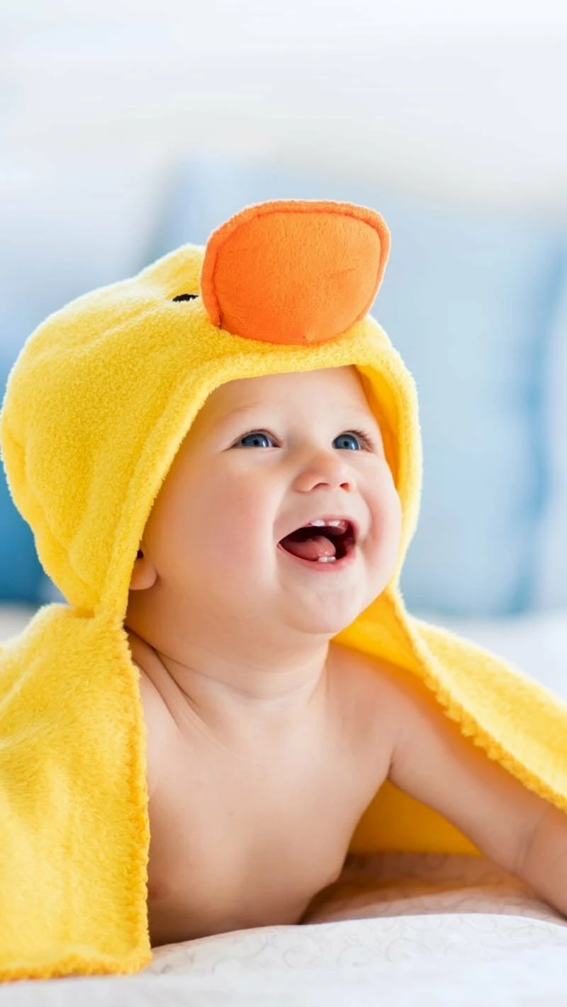 Hình nền bé trai đáng yêu cho điện thoại
