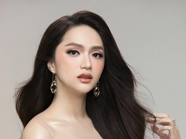 Hương Giang trong sự kiện thời trang