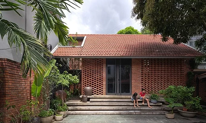 Nhà cấp 4 gạch mộc với gác lửng